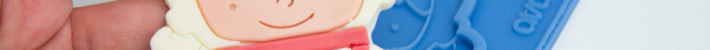 How to Use Silicone Molds for Beautiful Cake Decorations