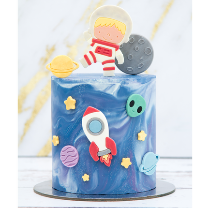 Astronaut mold product photo showing mold depth and quality on a cake