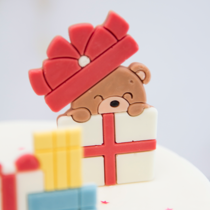 Finished chocolate party bears in various colors inside gift