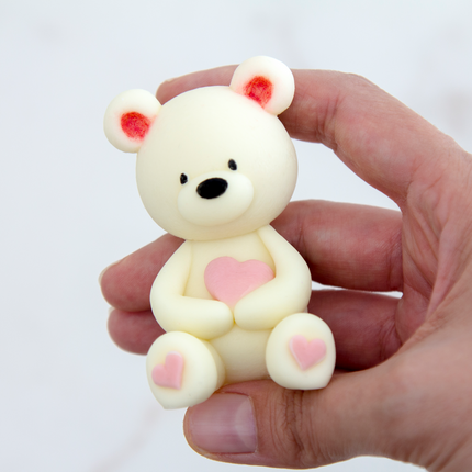 3D bear holding heart mold showing details