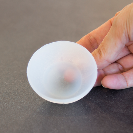 Daisy flower mold showing petal details for cakes