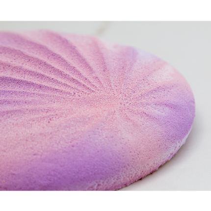 Luminous cake mold with intricate design elements