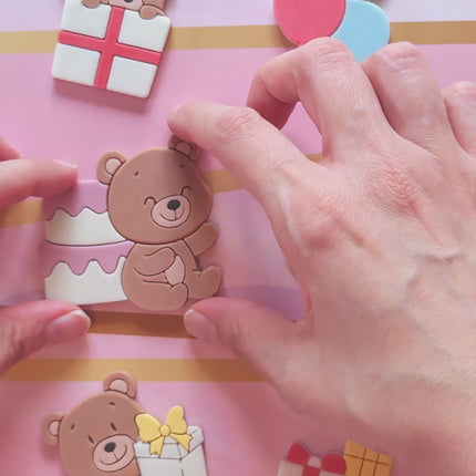 Video showing how the party bears silicone mold is used with chocolate