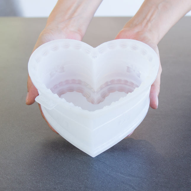 Lambeth Heart Vintage Cake Silicone Mold